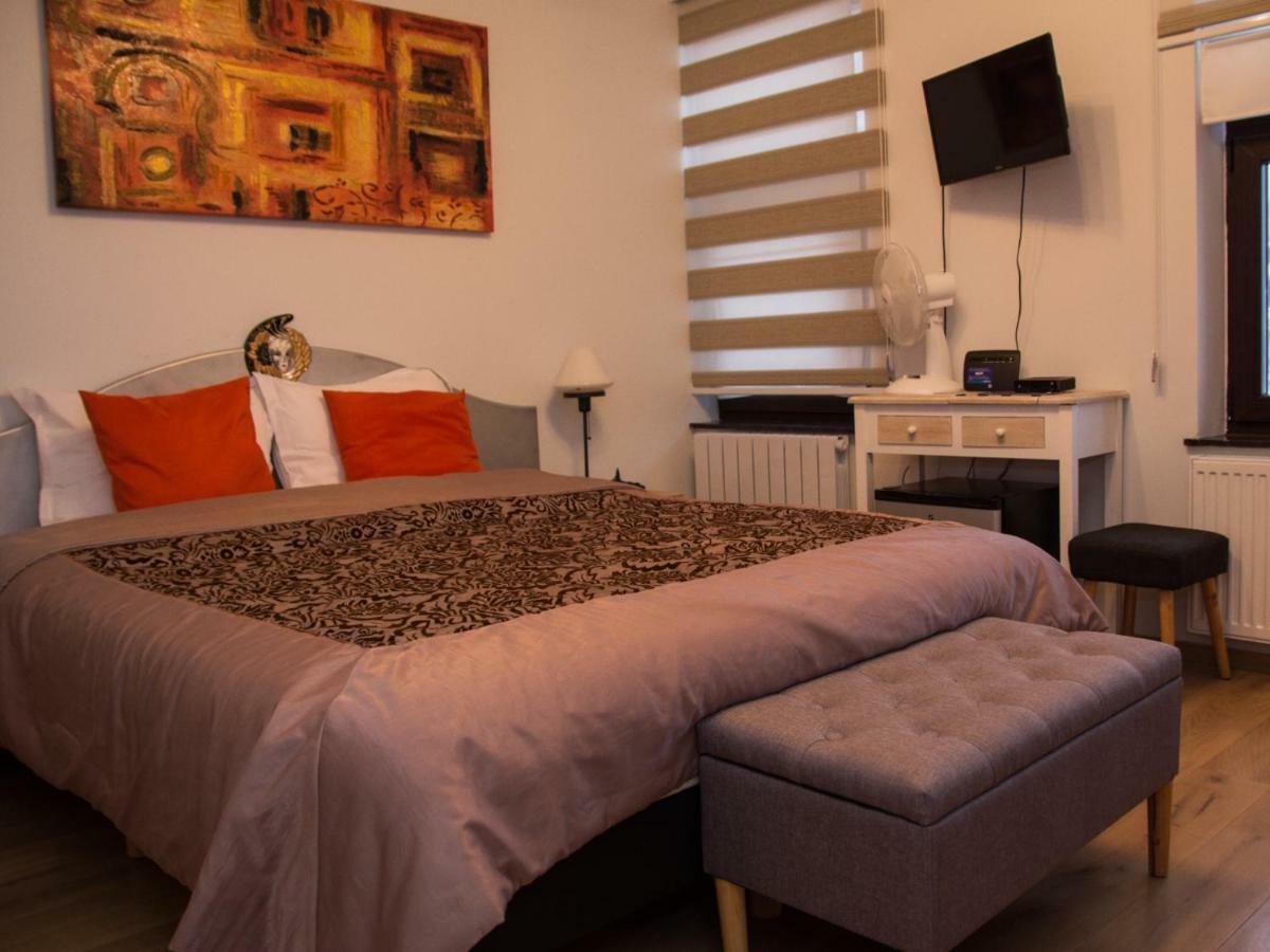 Au Manoir Des Vallees Maffe Экстерьер фото
